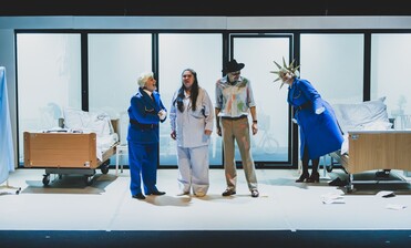 Nenechávejme své vztahy zarůstat, nabádá nová hra Horáckého divadla