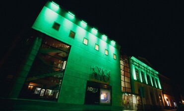 Noc divadel 2025 se blíží, přijďte ulovit 86. divadelní sezónu!