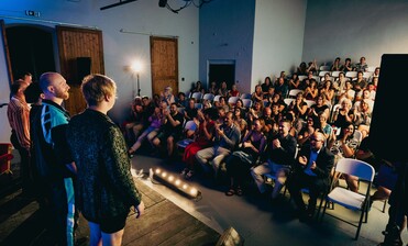Otevřeli jsme letní scénu - Divadelní dvorek je v provozu