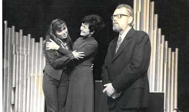 Soudce a žlutá růže